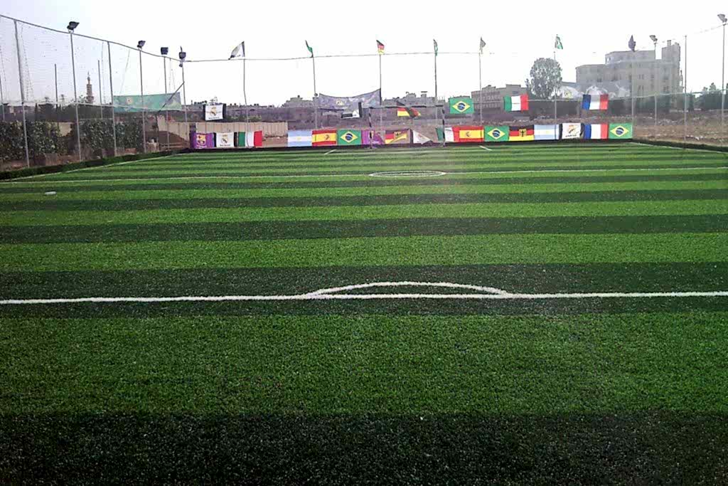 suriye saidda zainab mini suni cim futbol sahasi